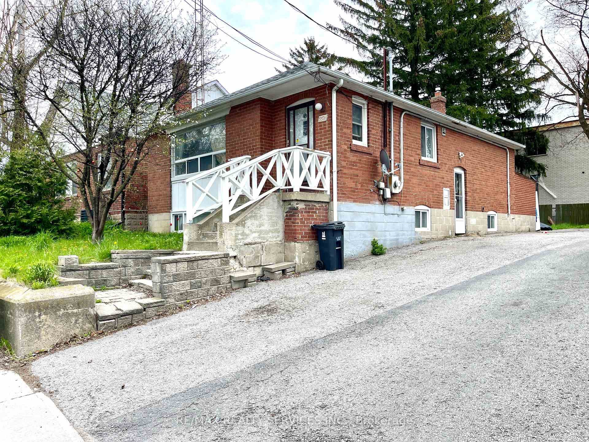 3521 St Clair Avenue photo 1
