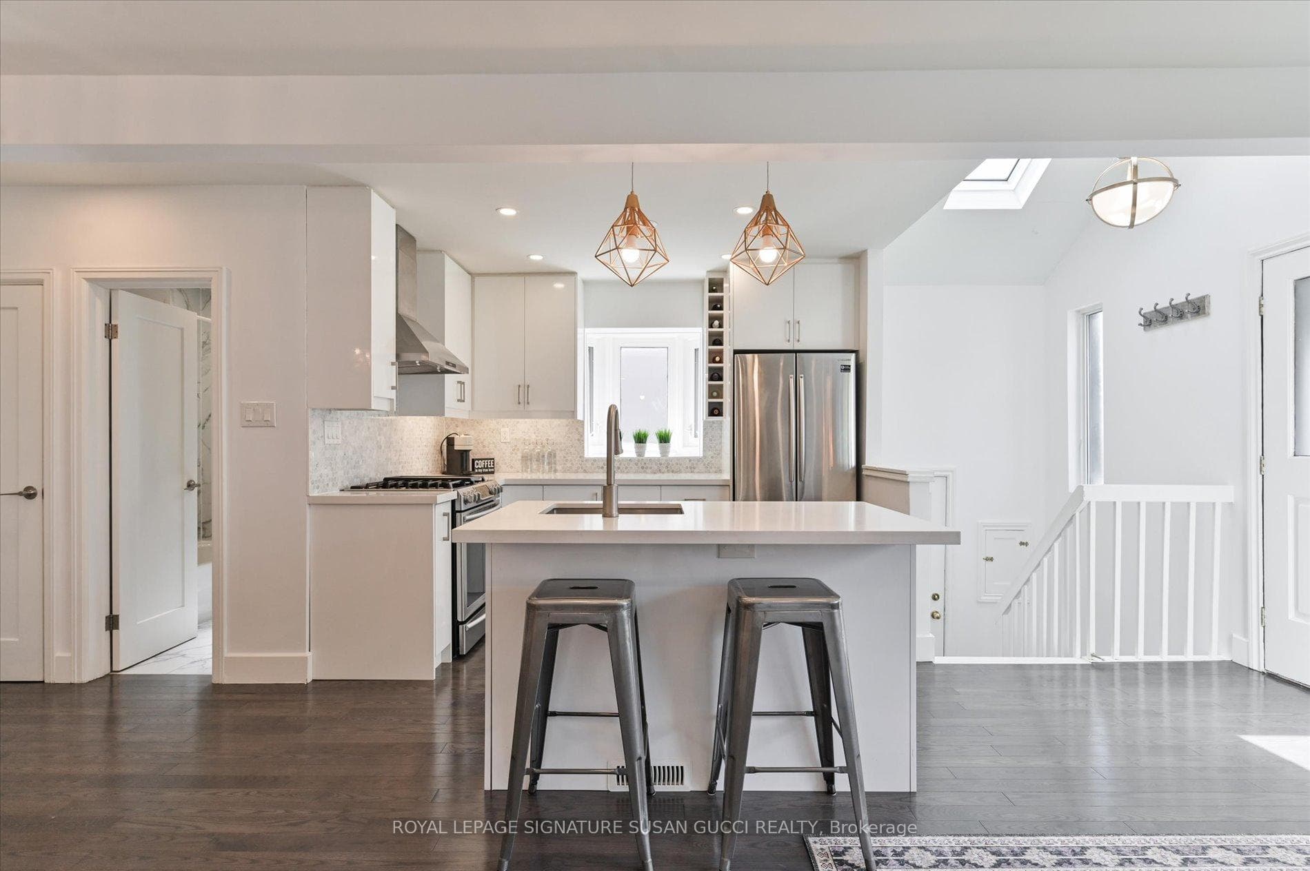 Gorgeous chef's kitchen