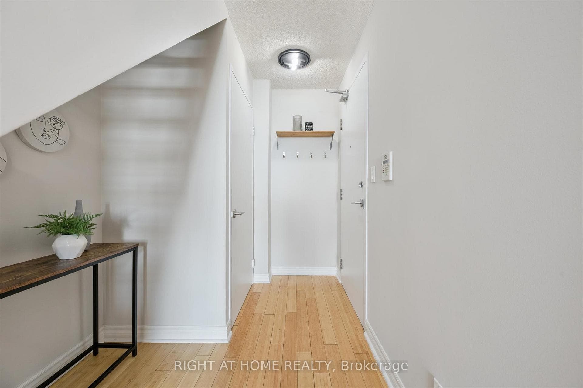 Warm and welcoming entryway