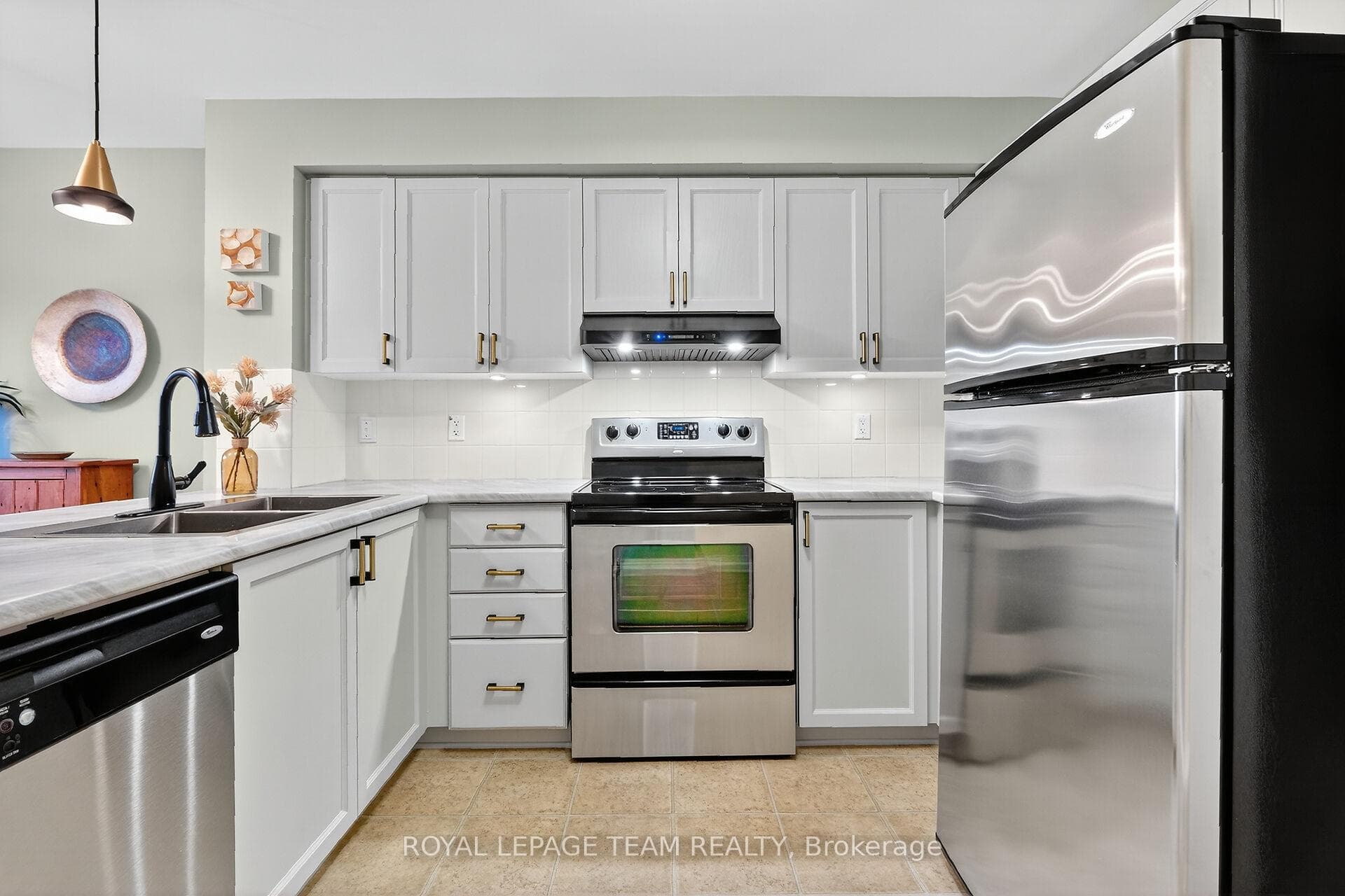548 Lakeridge Drive photo 15