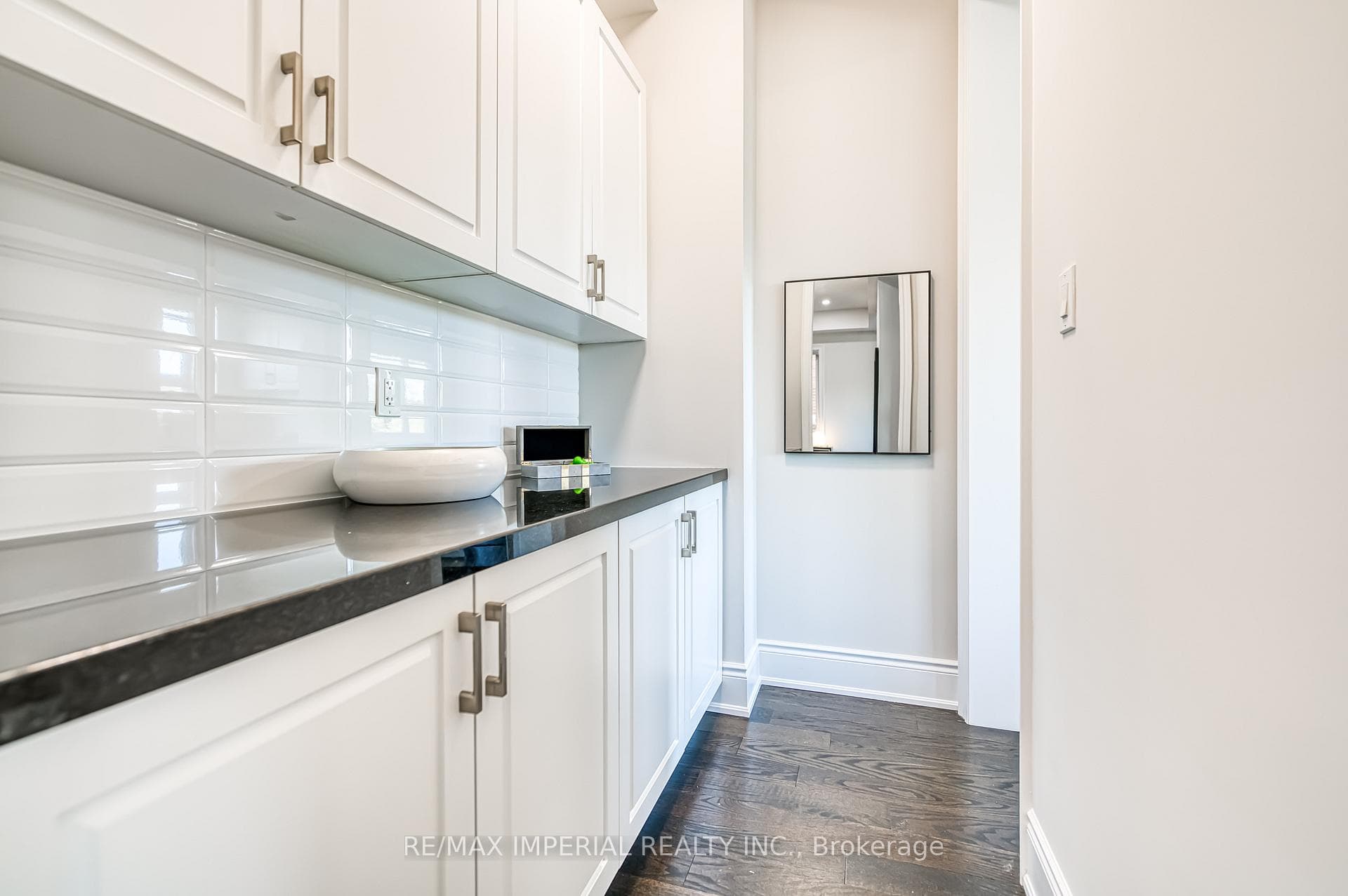 170 SCRIVENER Drive photo 28