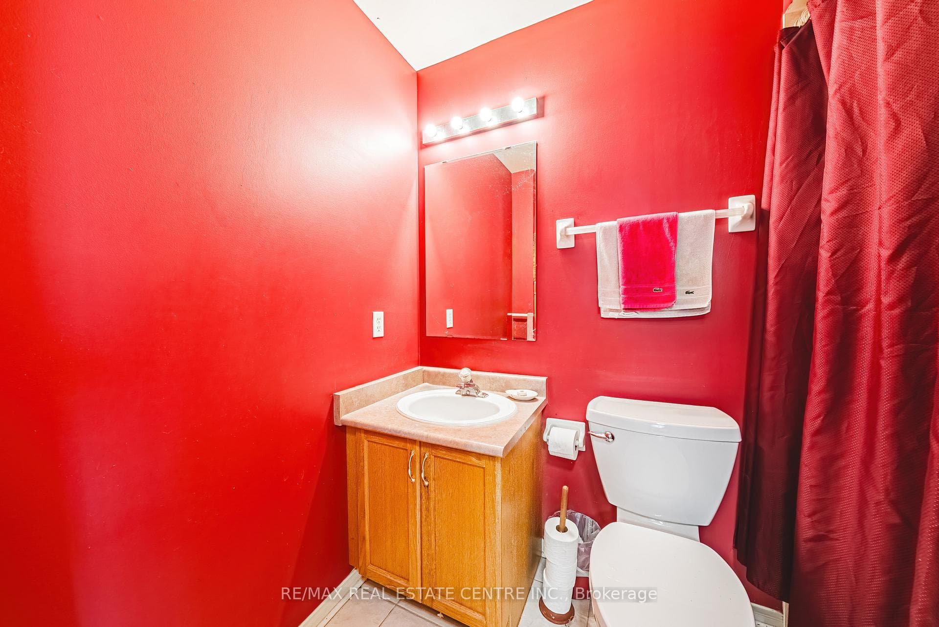 487 Taylor Crescent photo 22