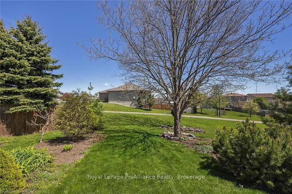 103 MCDONOUGH Crescent photo 13
