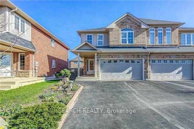 2039 Redstone Crescent photo 1