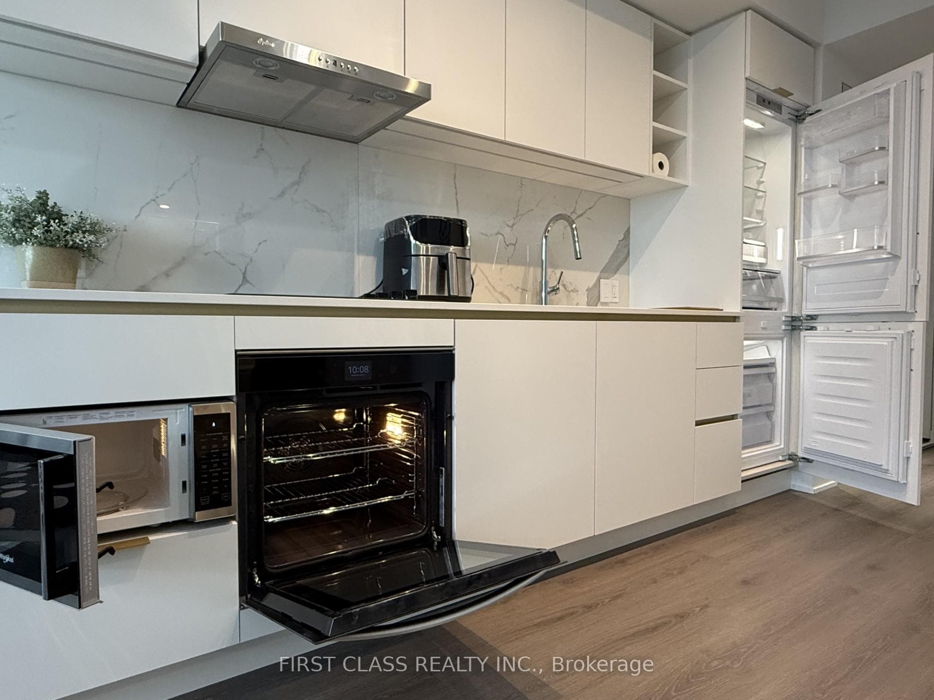 8 Wellesley Street Unit 4101 photo 4