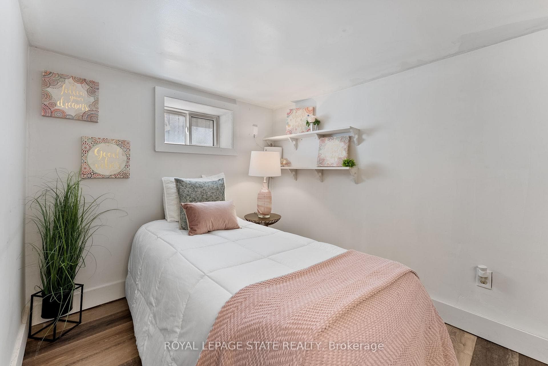 544 Mary Street photo 14