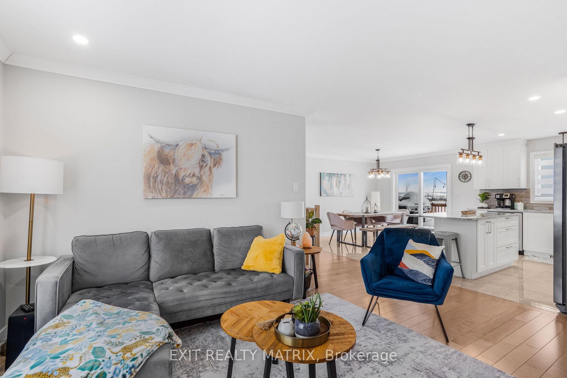 680 Roxane Crescent photo 14