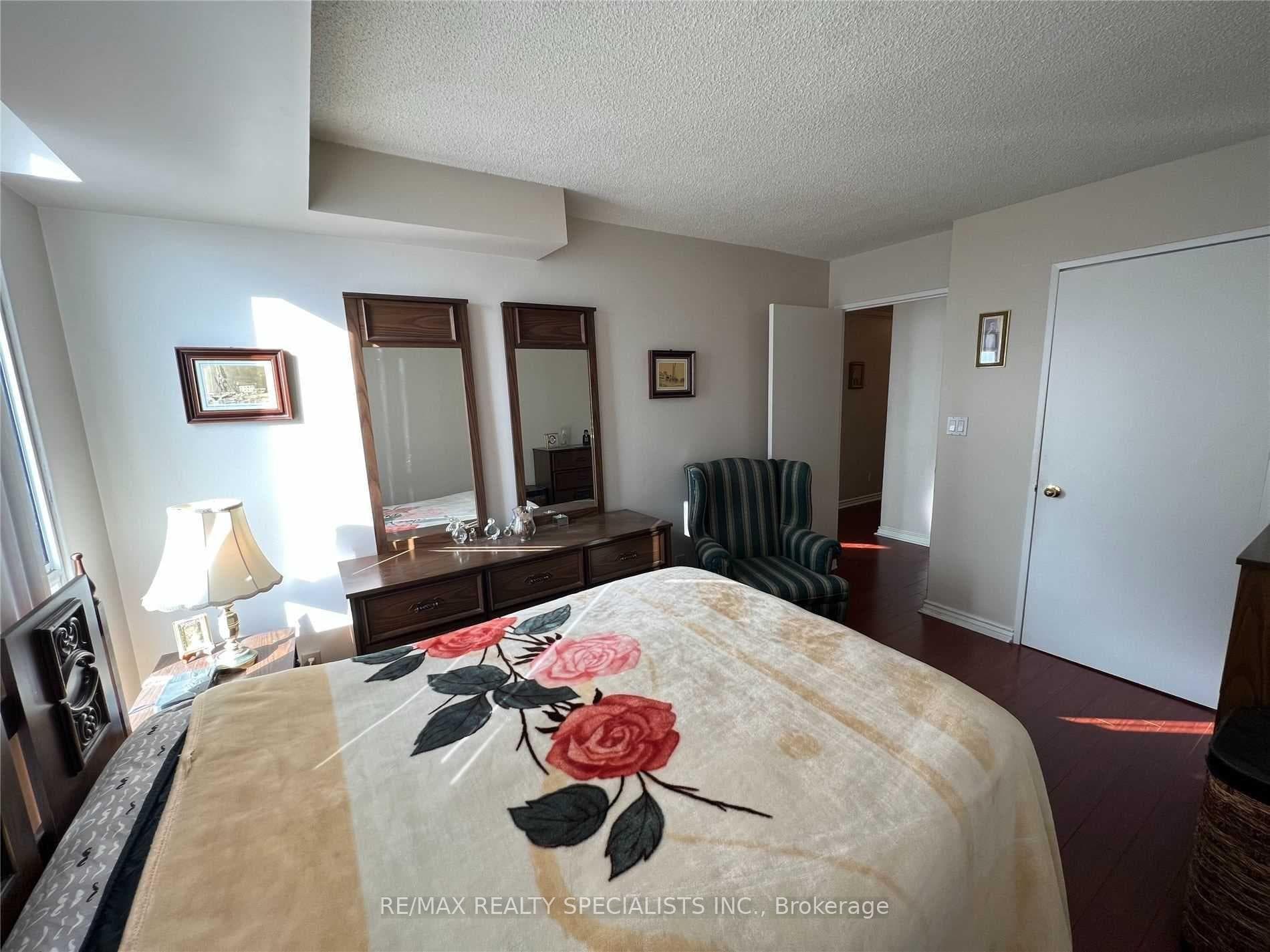 145 Hillcrest Avenue Unit 813 photo 28