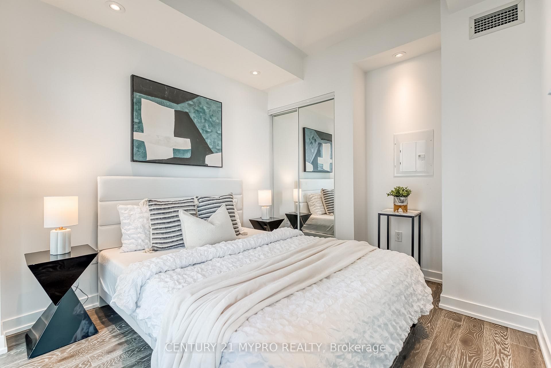 1 Yorkville Avenue Unit 3603 photo 21