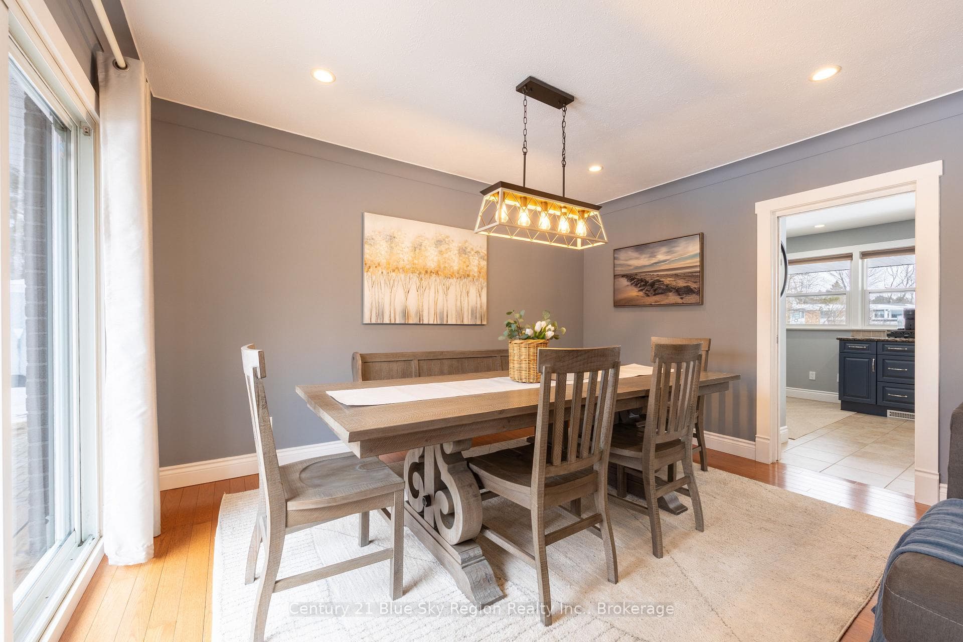 652 Baywood Road photo 8