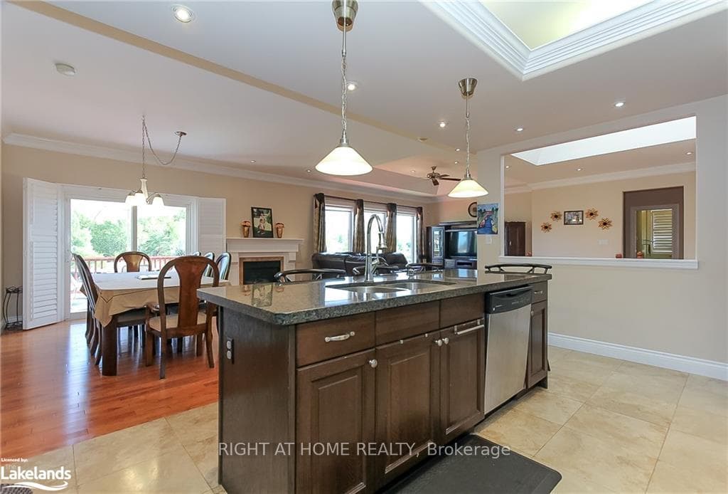 16 WASAGA SANDS Drive photo 17
