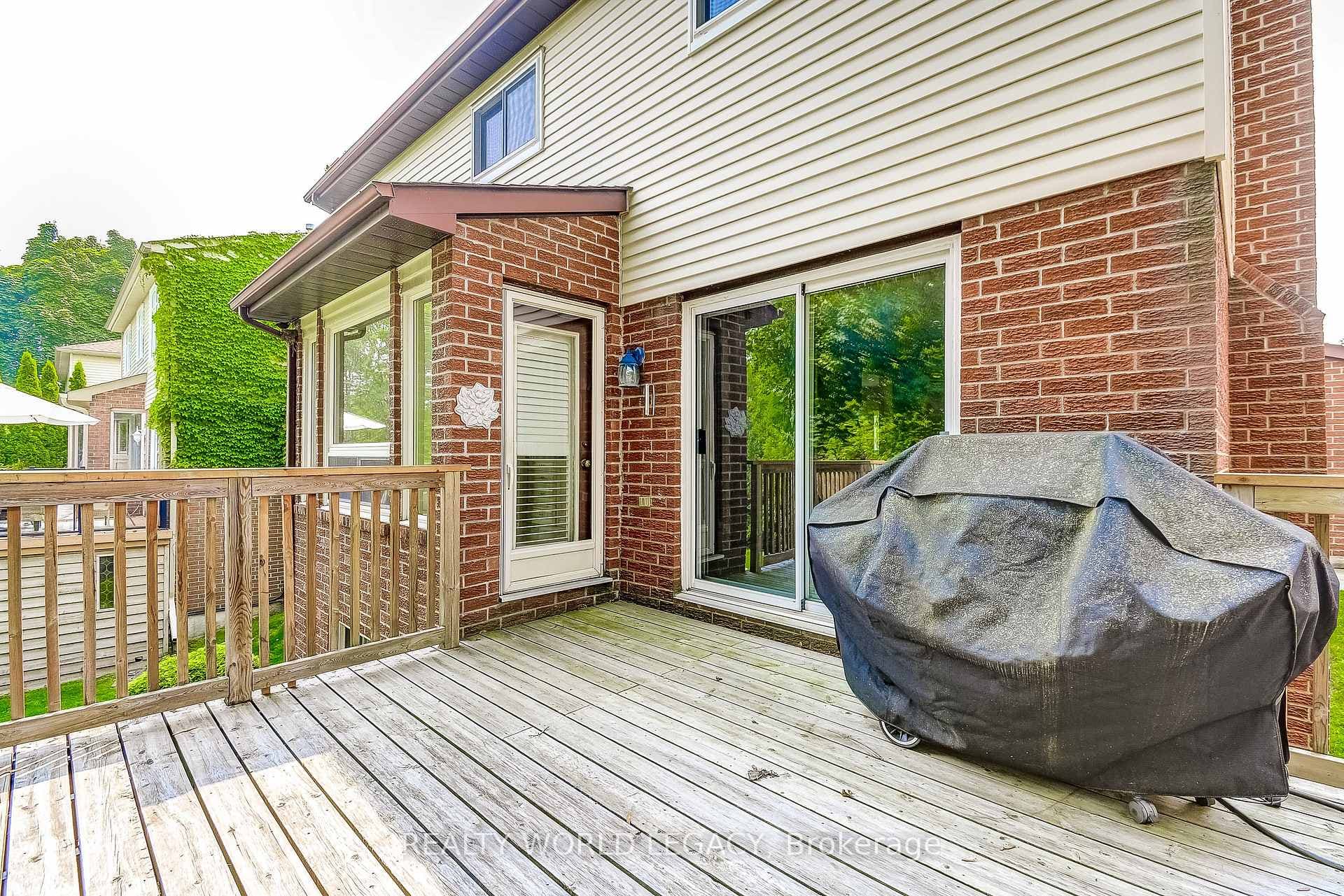 2113 Fallingbrook Court photo 40