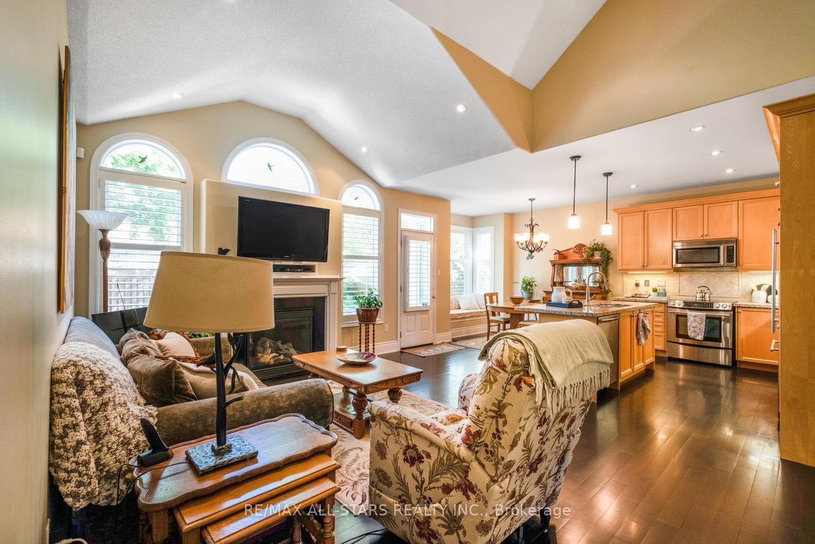 79 Manley Avenue photo 8