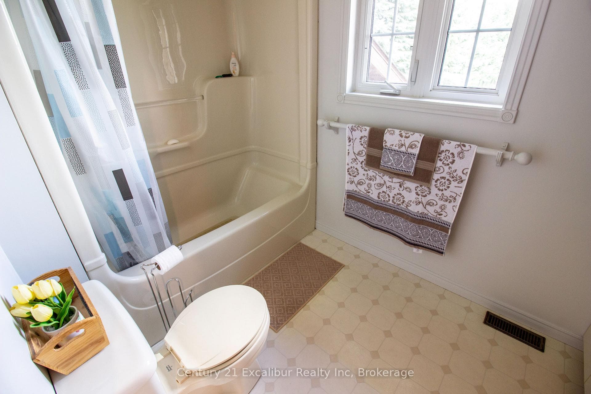 591 Wellington Street photo 13