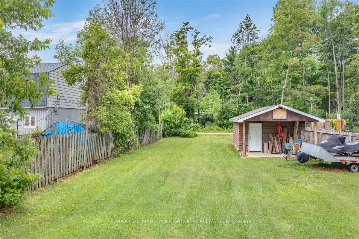 21 Lakeshore Road photo 24