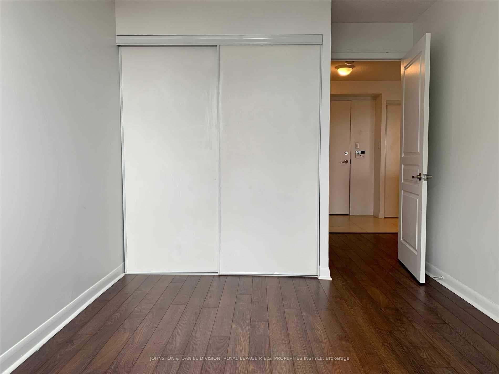 323 Richmond Street Unit 1214 photo 8