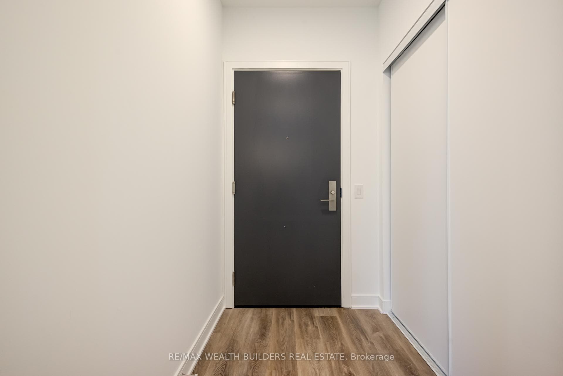 86 Dundas Street Unit 702 photo 6