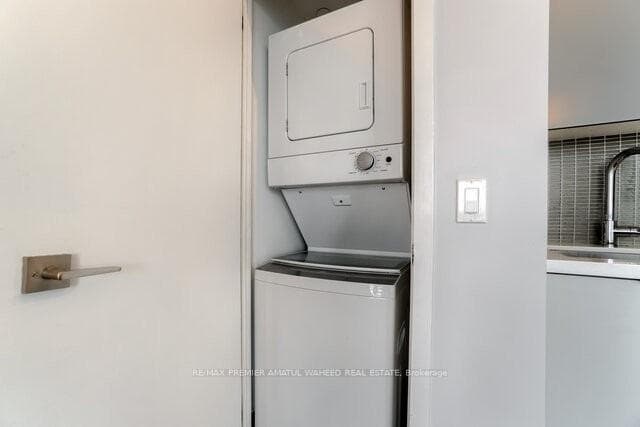 2916 Highway 7 Road Unit 902 photo 8