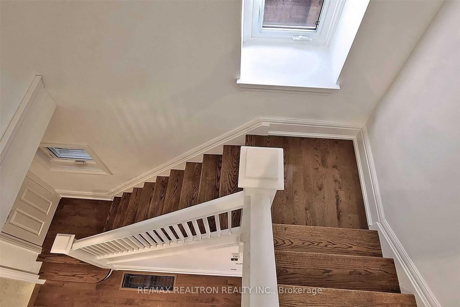 115 Bowood Avenue photo 21