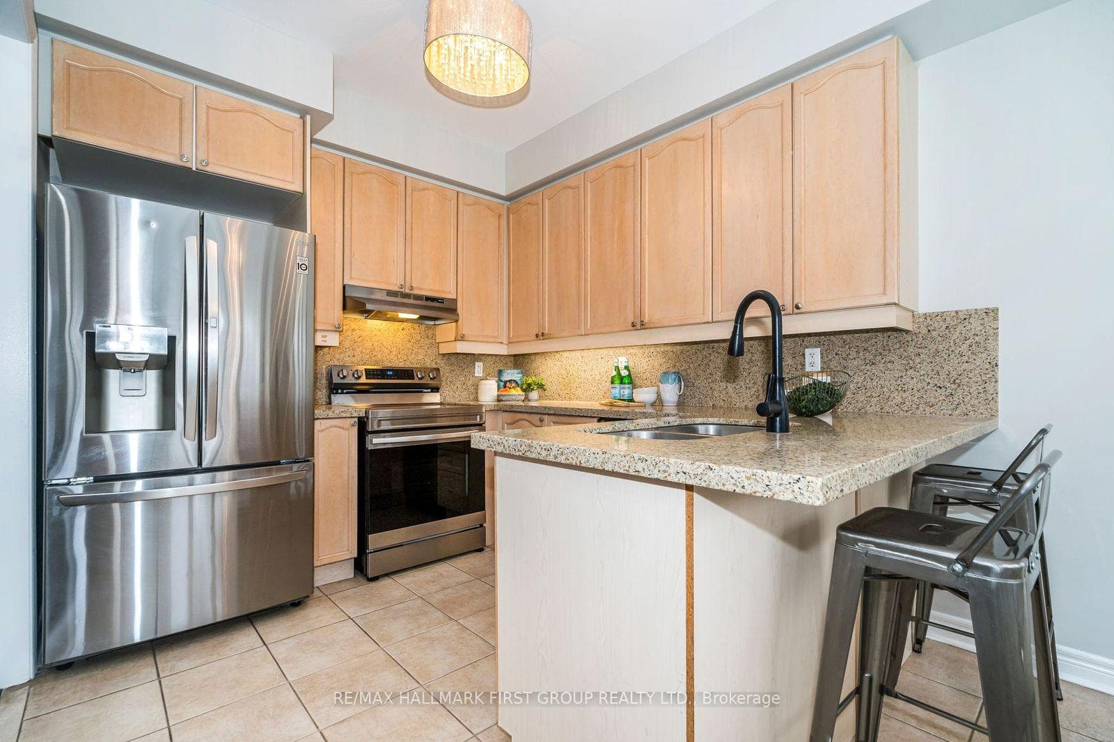 33 Hollier Drive photo 11