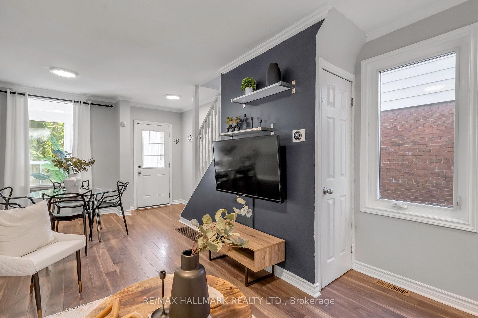 382 Rhodes Avenue photo 9