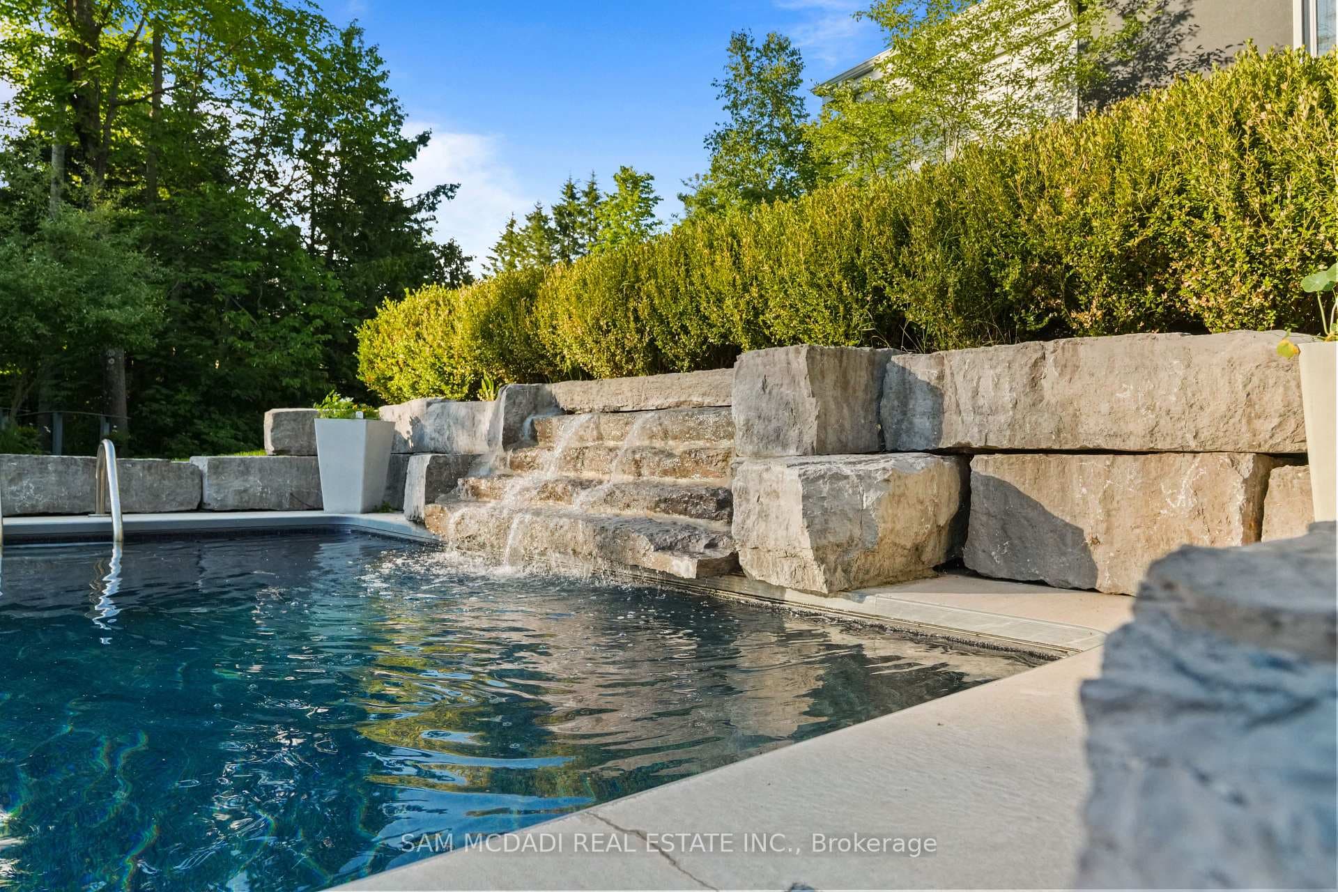 2814 Forks Of The Credit Road photo 41
