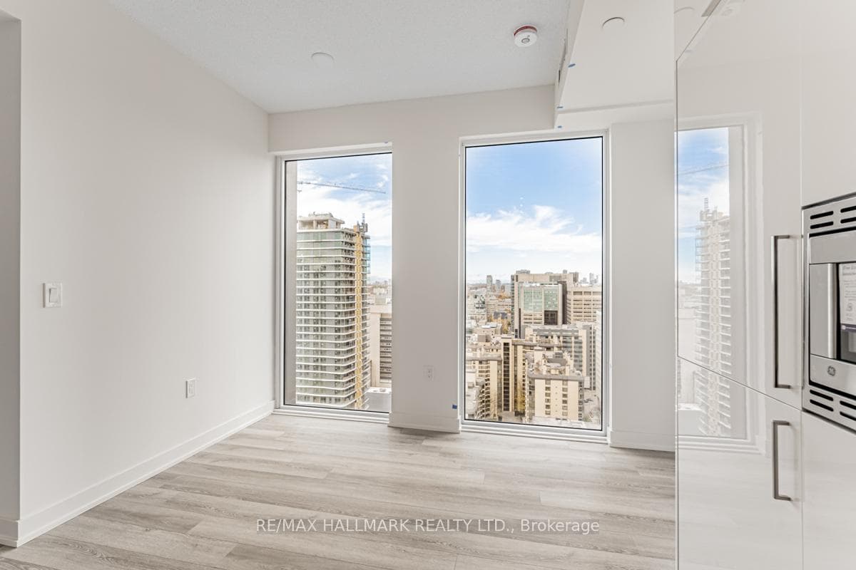 238 Simcoe Street Unit 2709 photo 9
