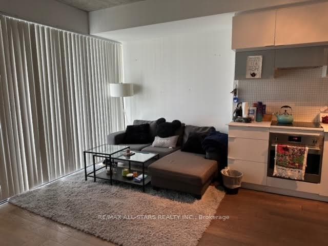 185 Roehampton Avenue Unit 907 photo 7
