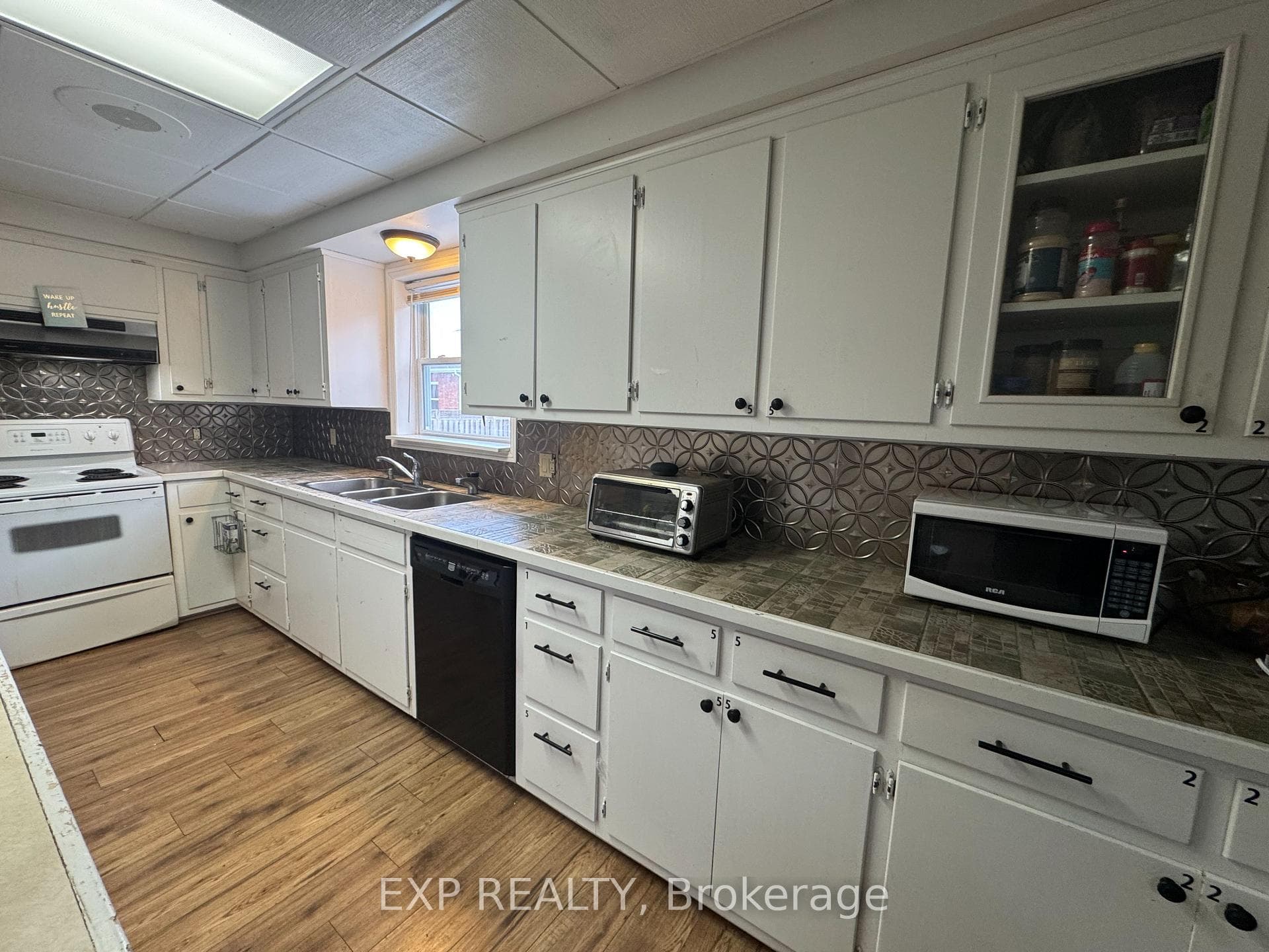 612 Romaine Street photo 6