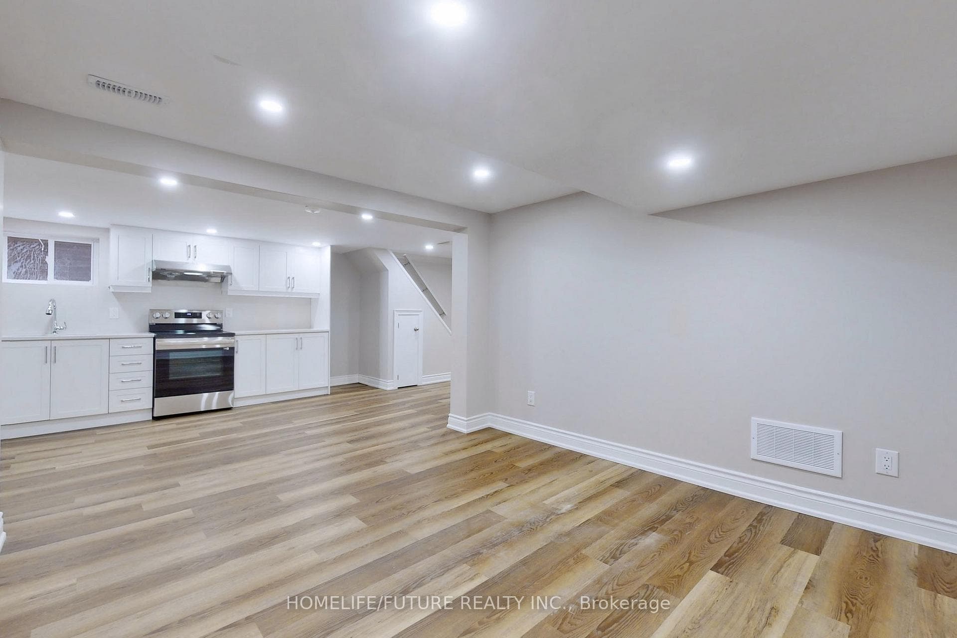 72 Treverton Drive photo 12
