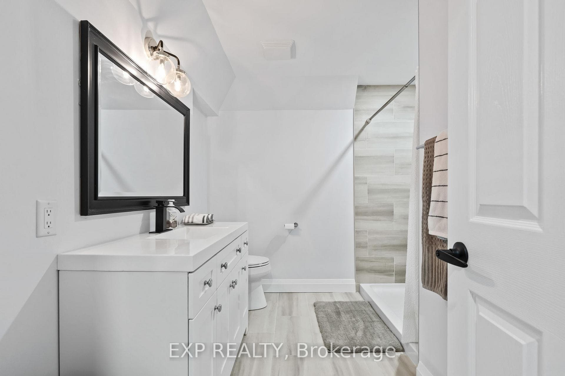 15 Amber Drive photo 31