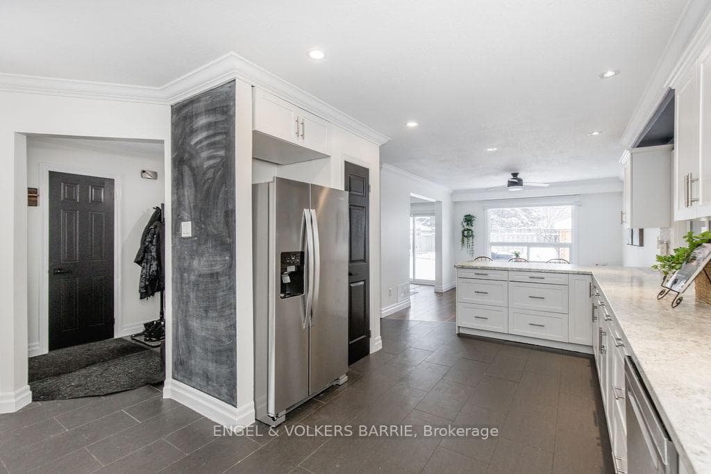 101 Hadden Crescent photo 7