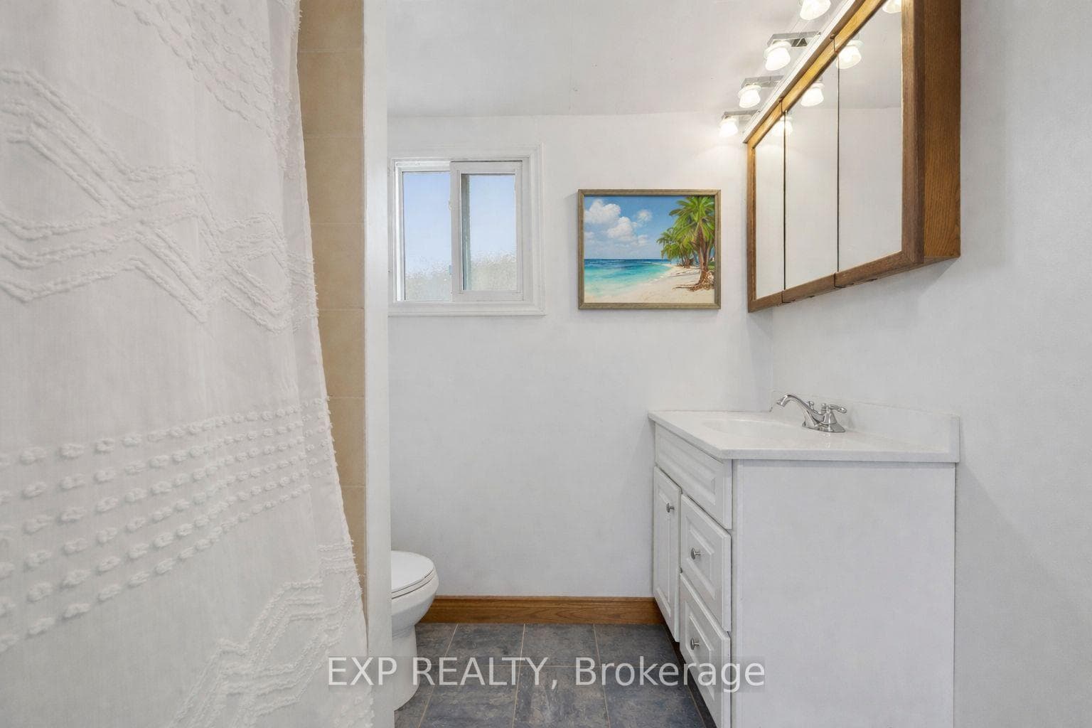 3pc bathroom- virtual staging