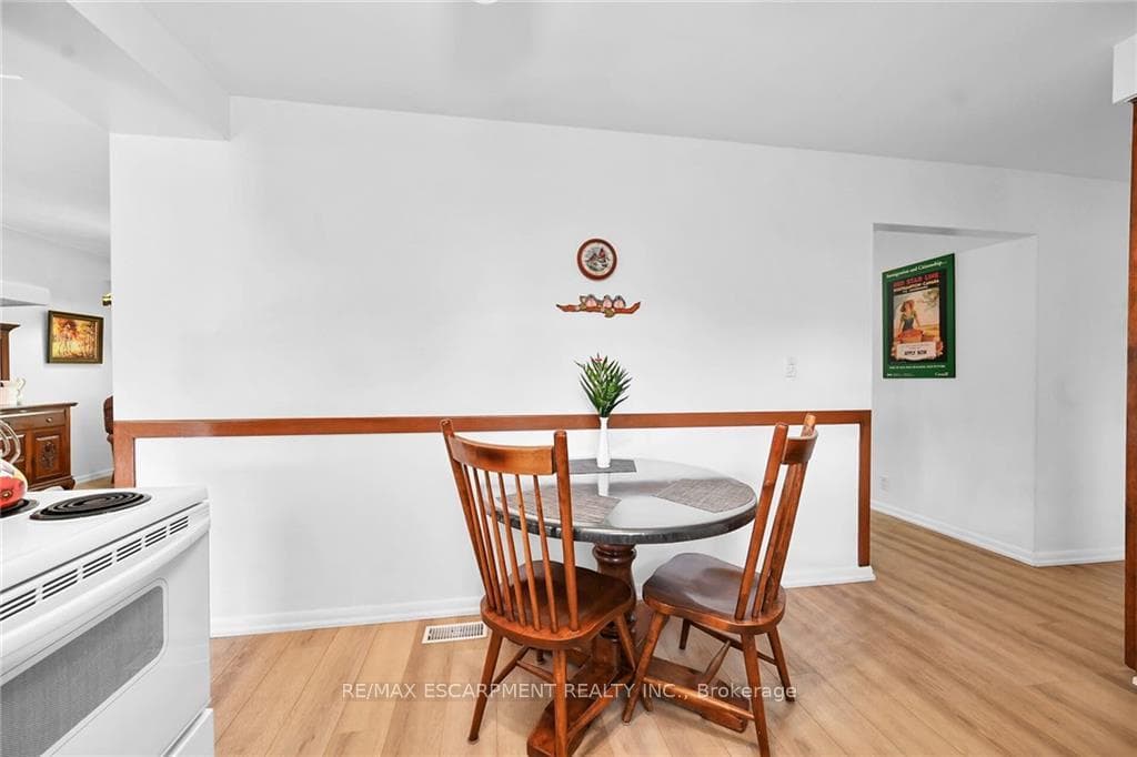 83 GAILMONT Drive photo 15