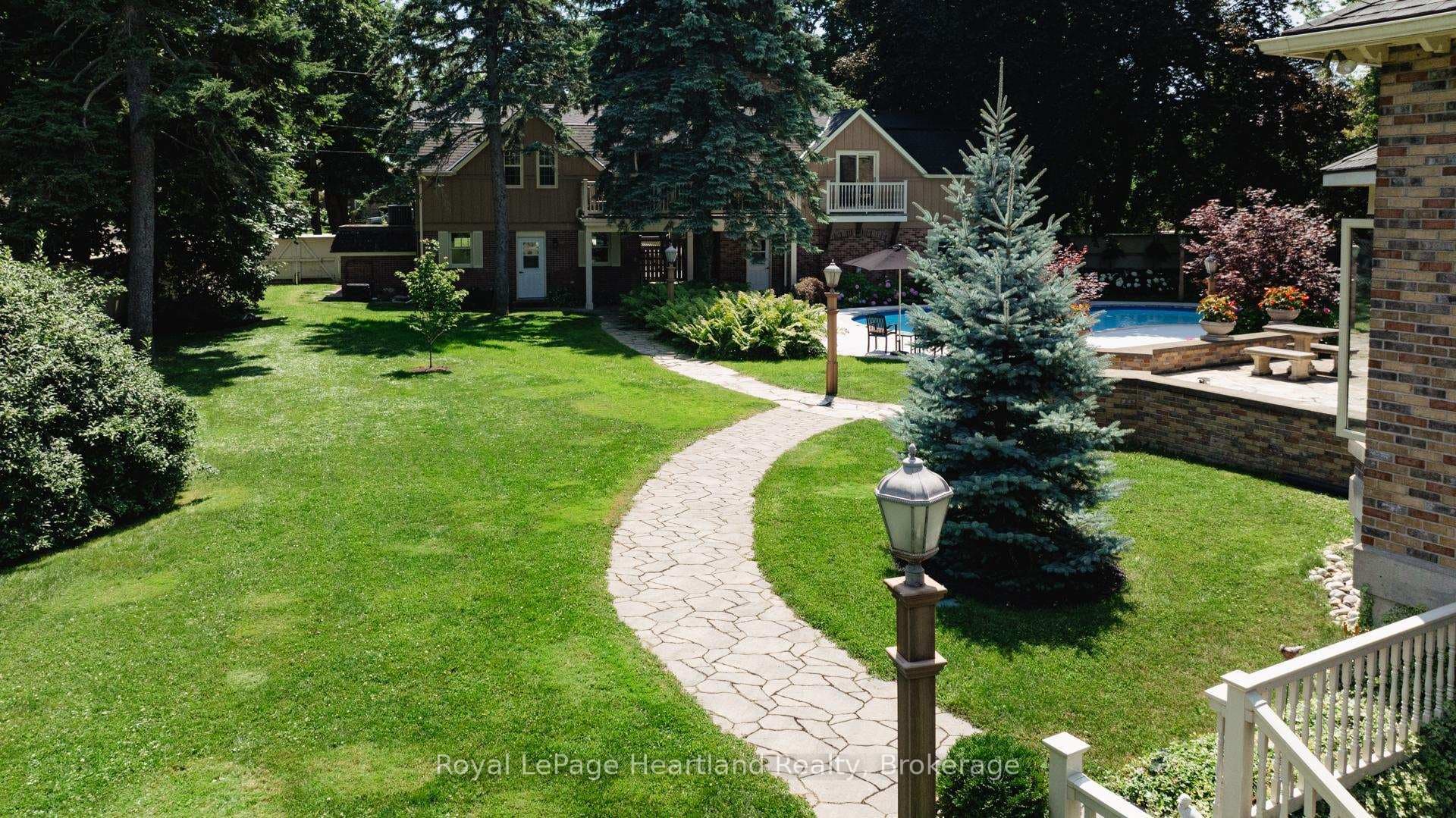 5 COBOURG Street Unit 100 photo 44