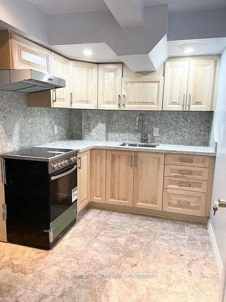 2194 St Clair Avenue photo 5