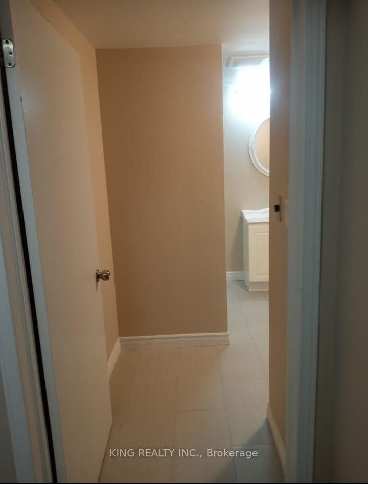 526 Grove Street photo 4