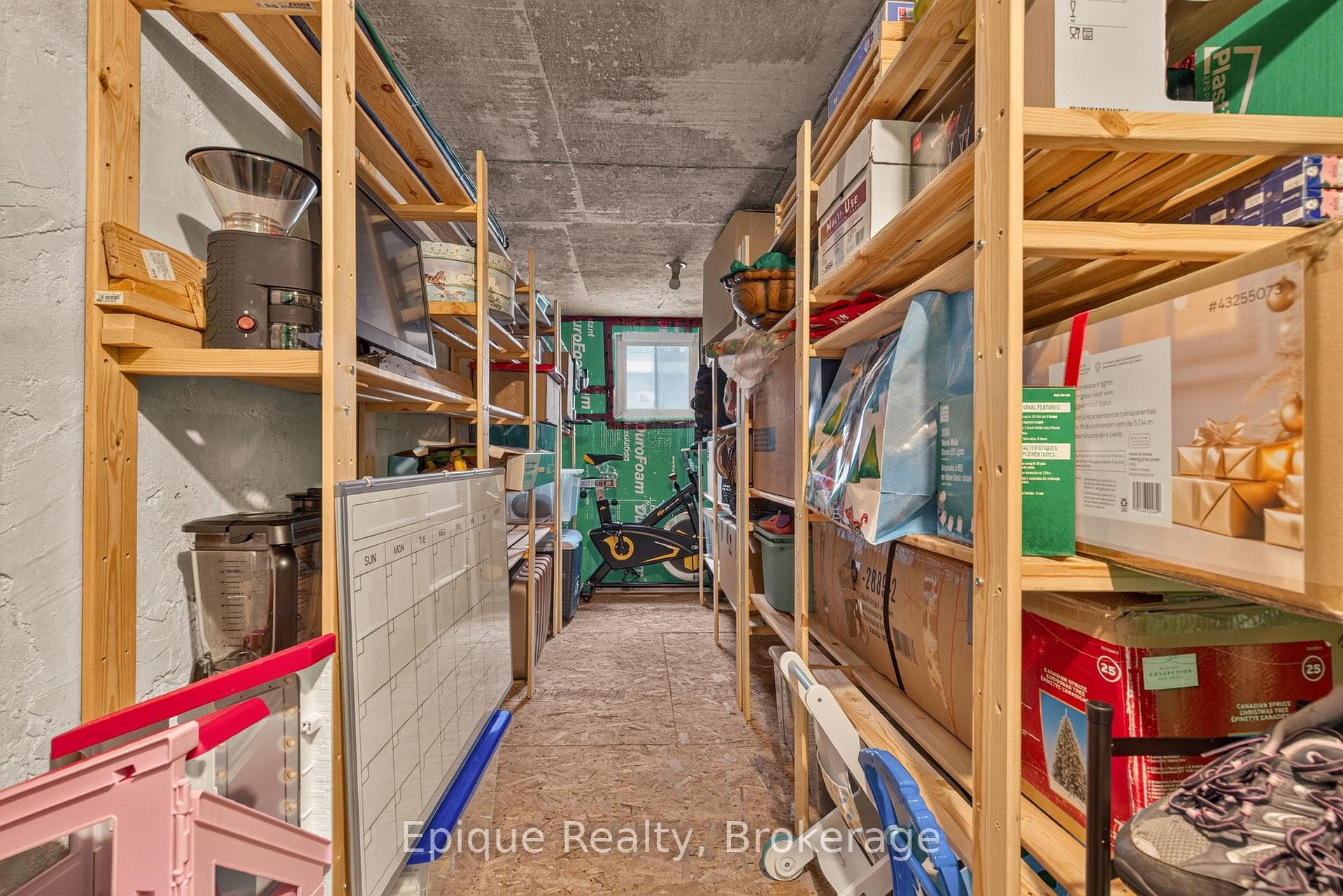 93 Graham Avenue photo 32