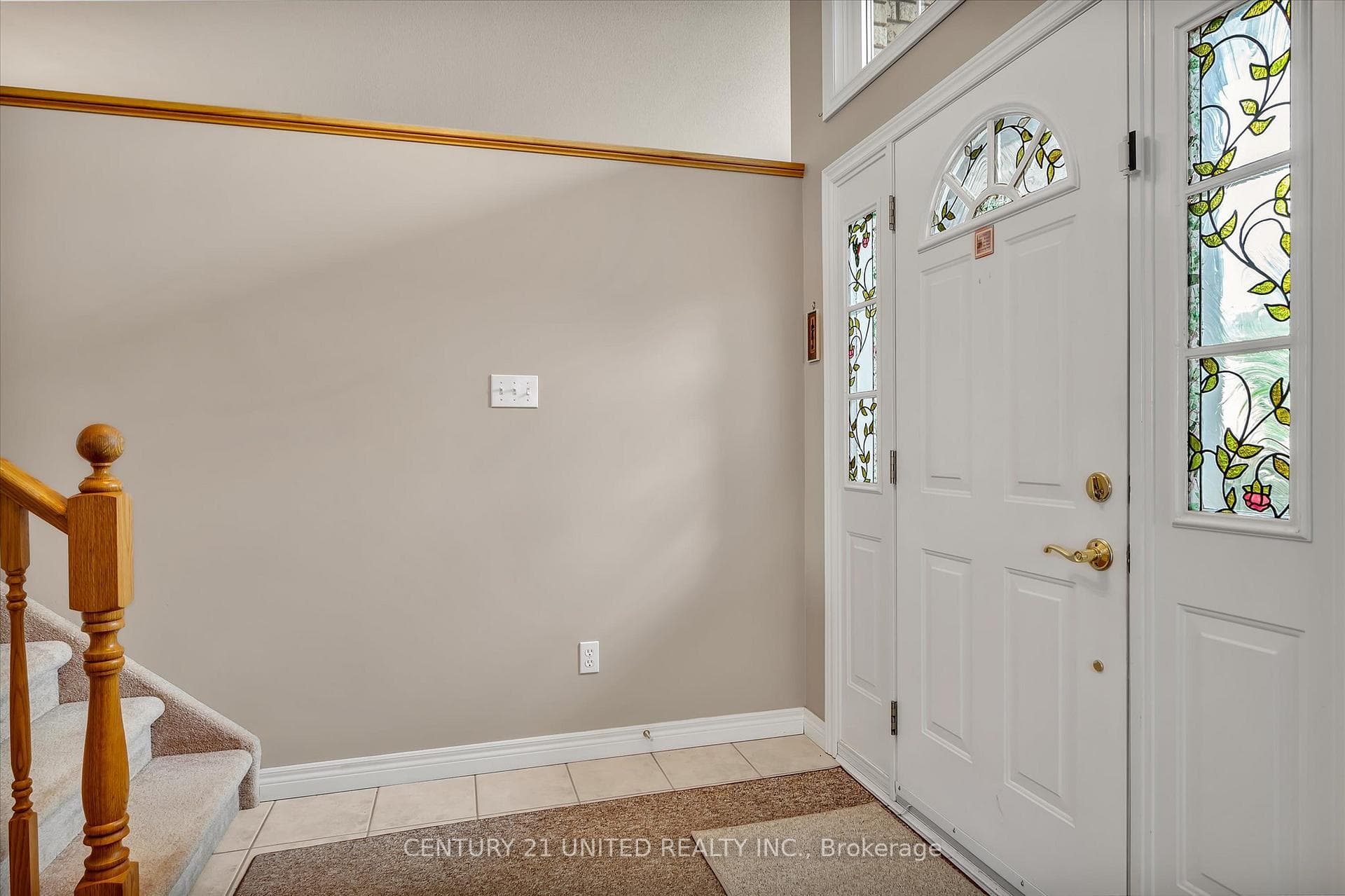 1329 White Crescent photo 4