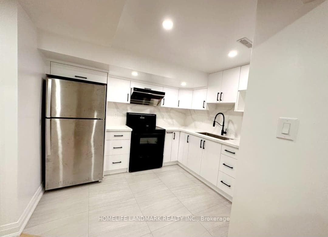 60 Lady Churchill Court photo 4