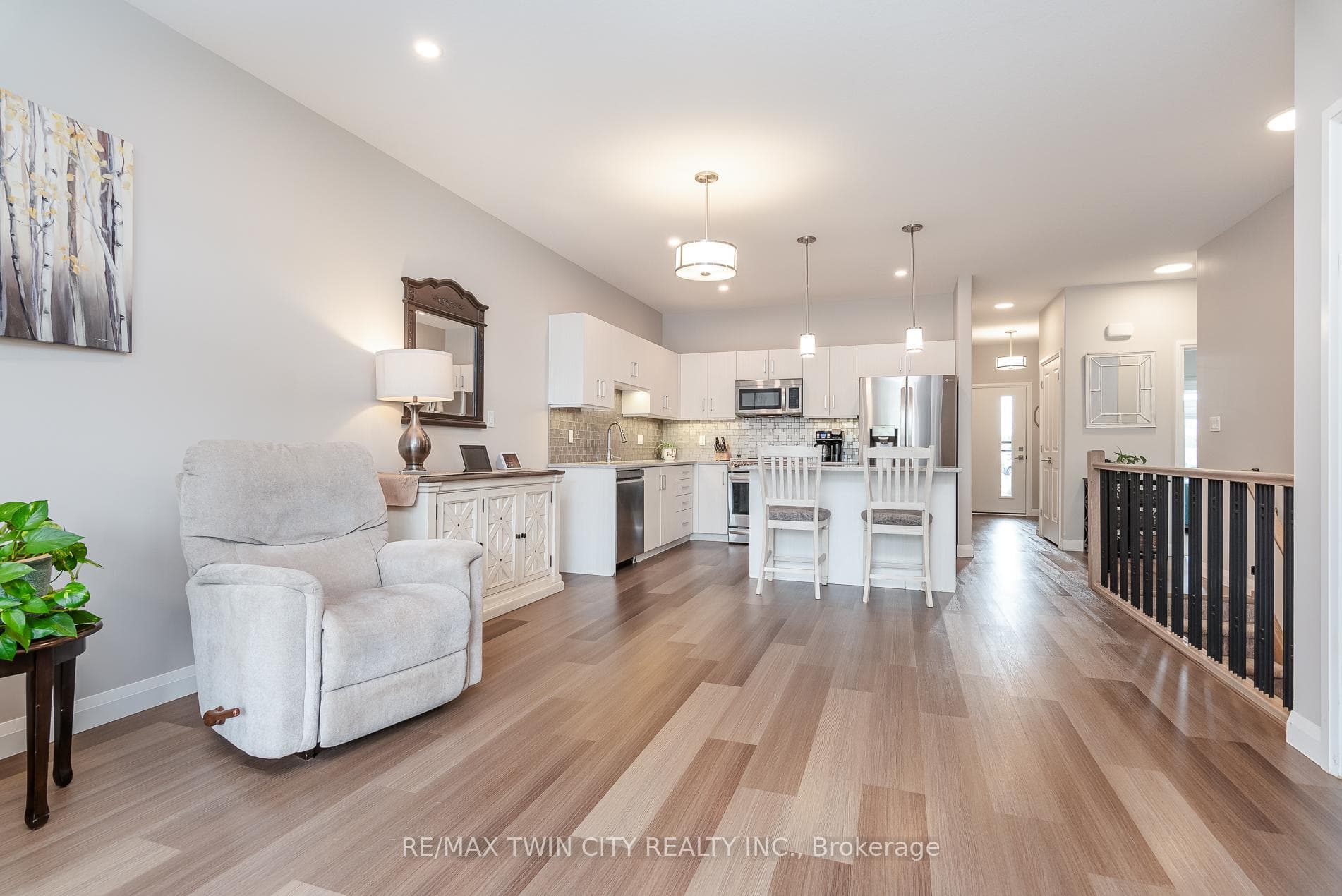 82 Rowe Avenue photo 18