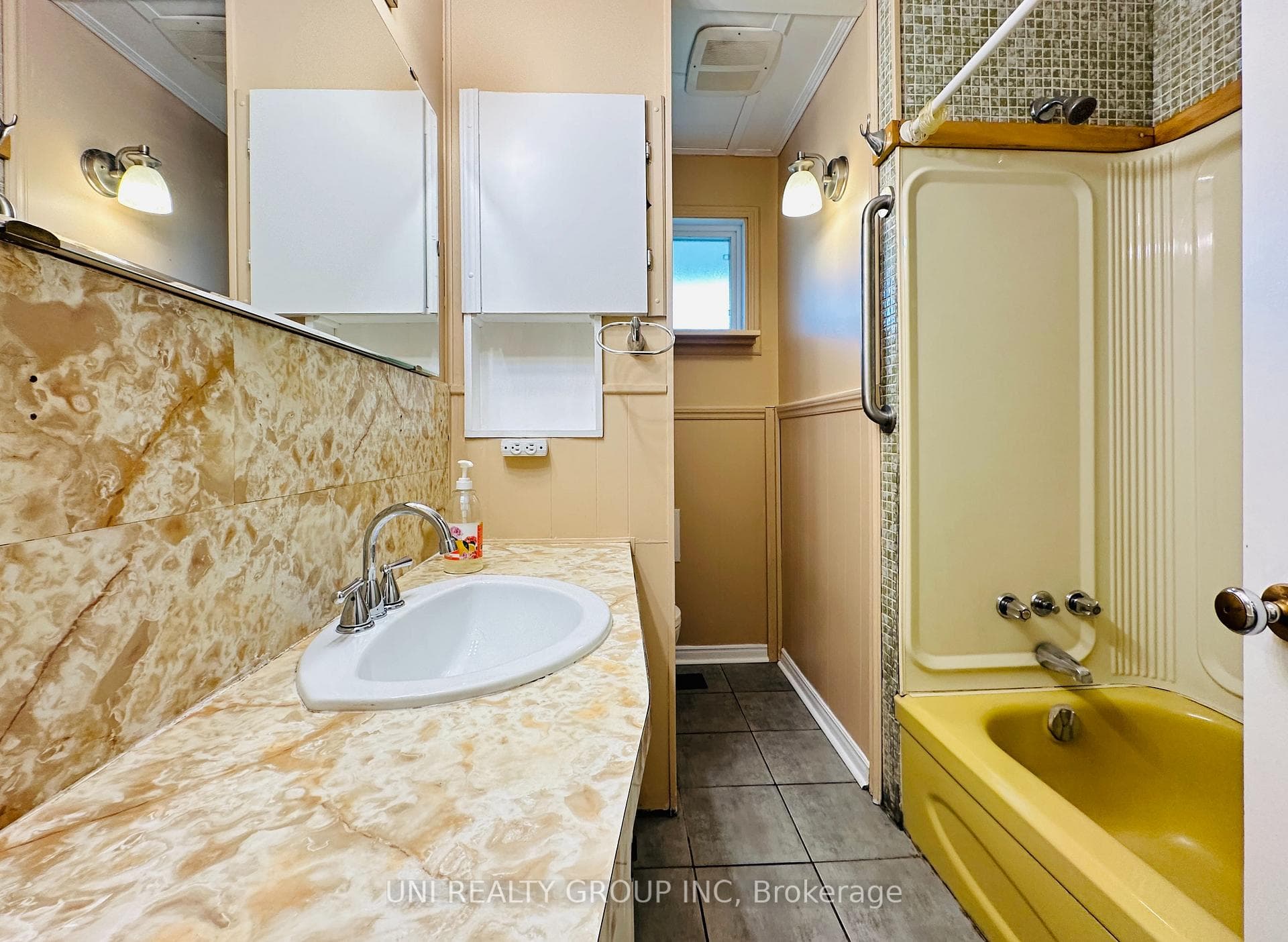 77 Meadowlands Drive photo 24