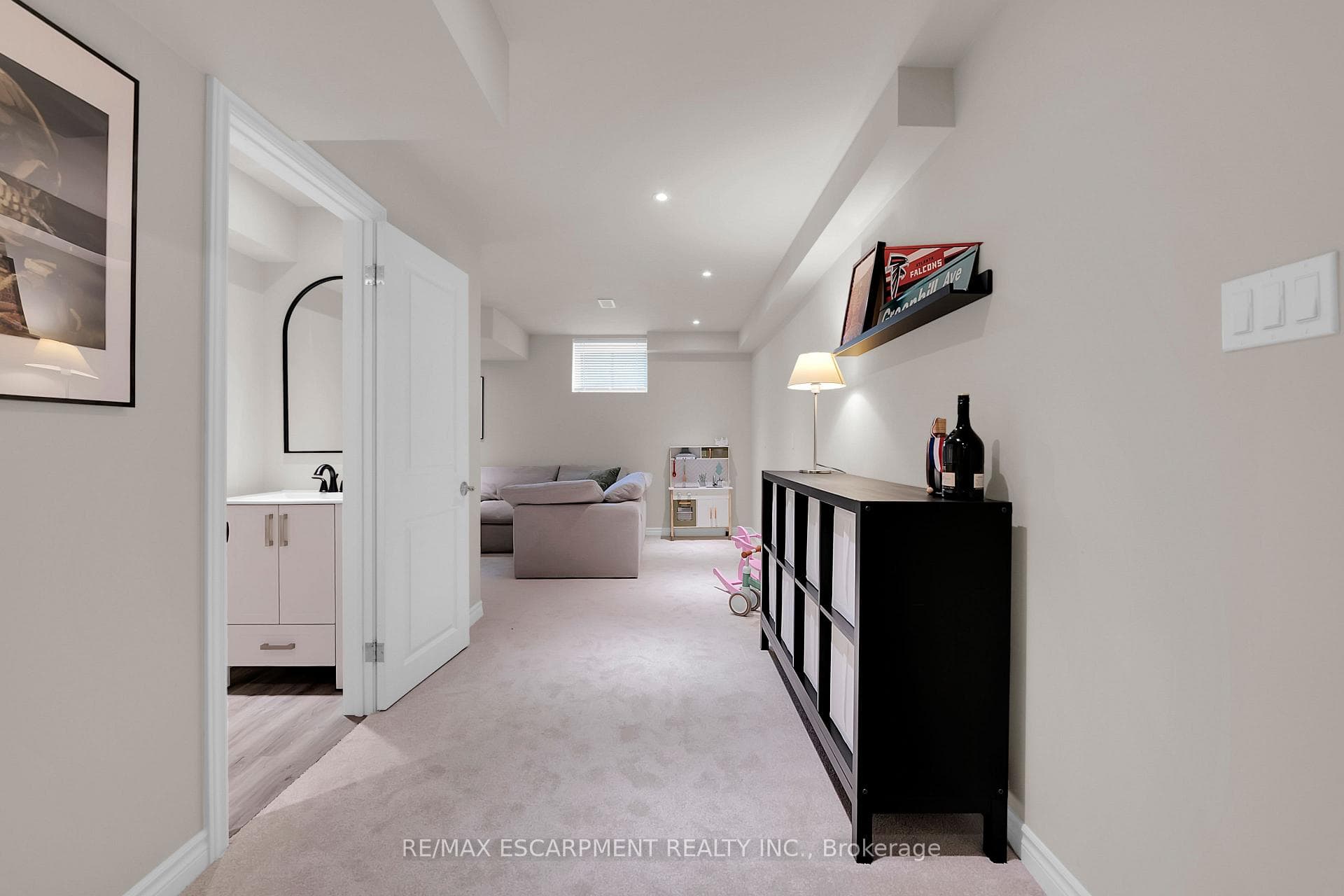 137 Kinsman Drive photo 37