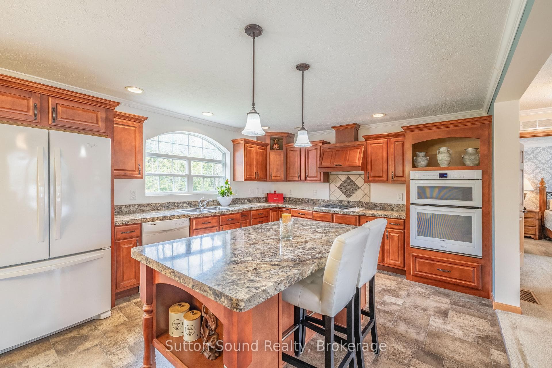 21 Cardinal Avenue photo 7