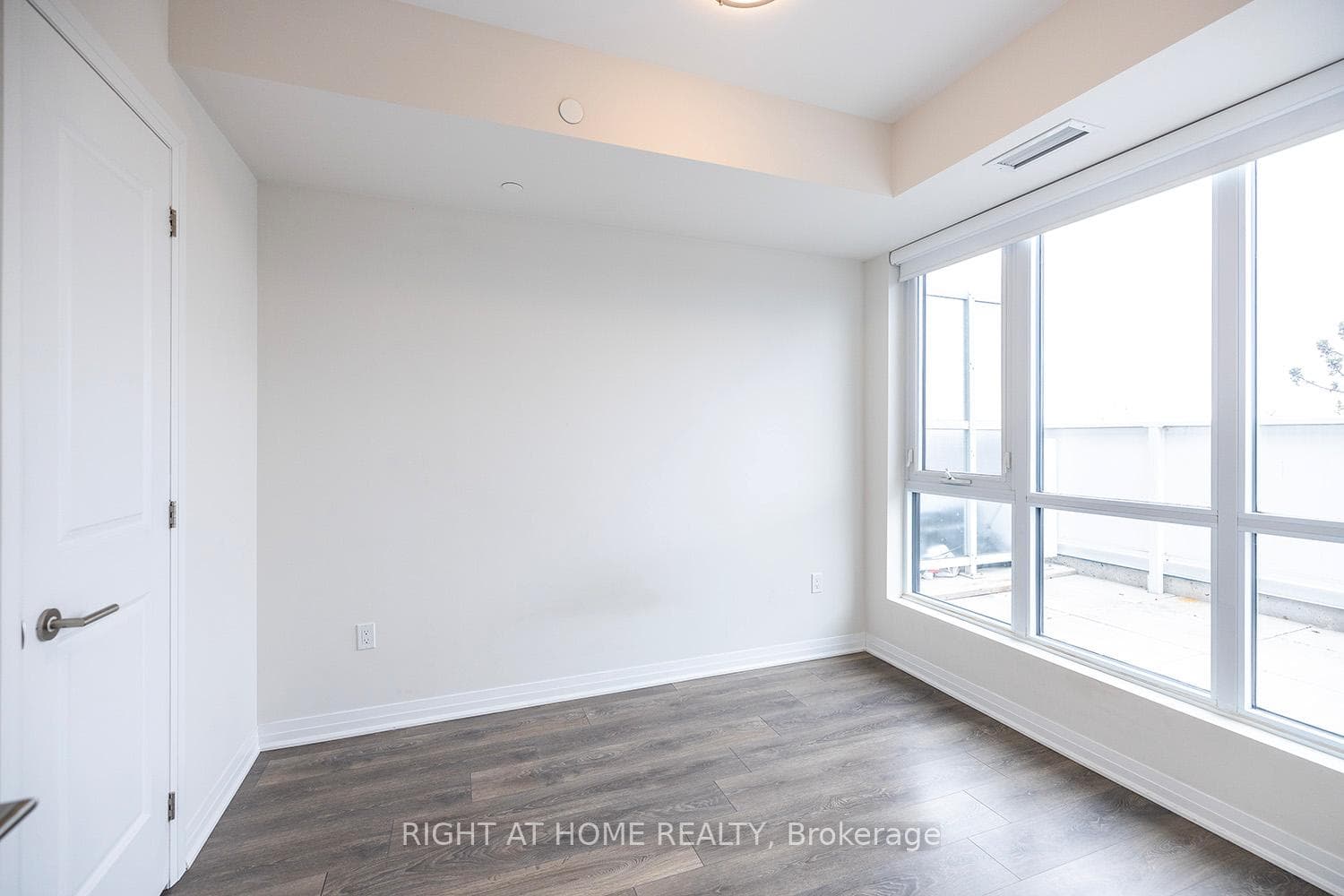 2301 Danforth Avenue Unit 613 photo 13