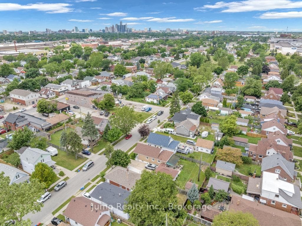 1662 Cadillac Street photo 10