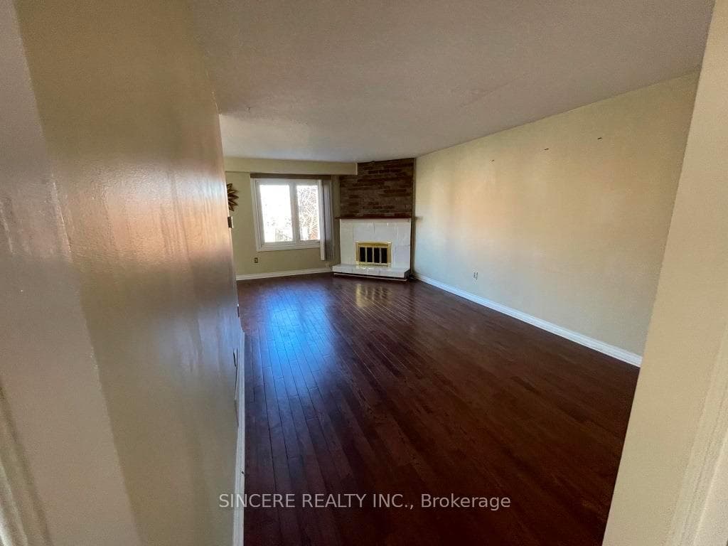 188 Daniels Crescent photo 5