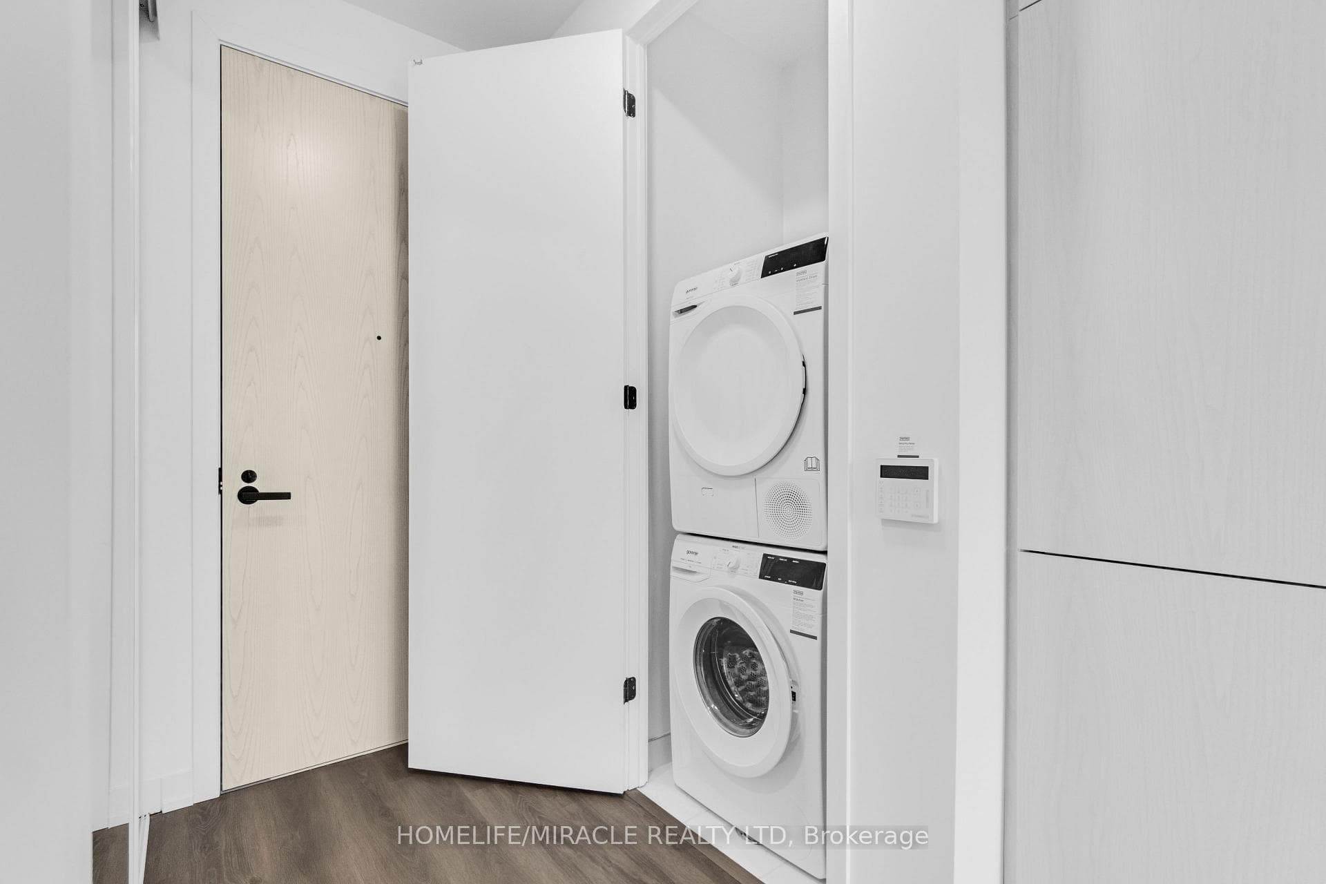28 Interchange Way Unit 702 photo 21