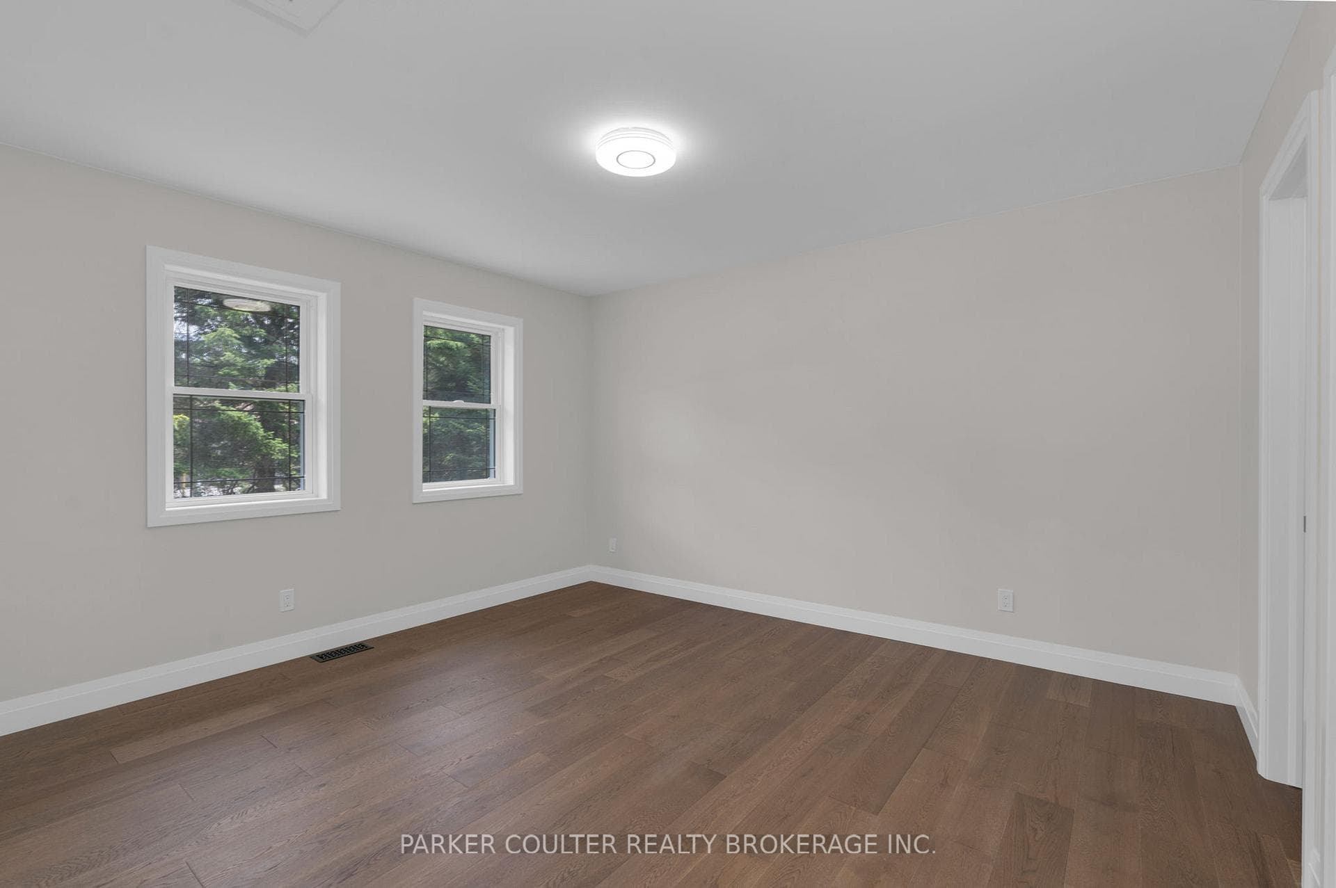 8 Caswell Road photo 17
