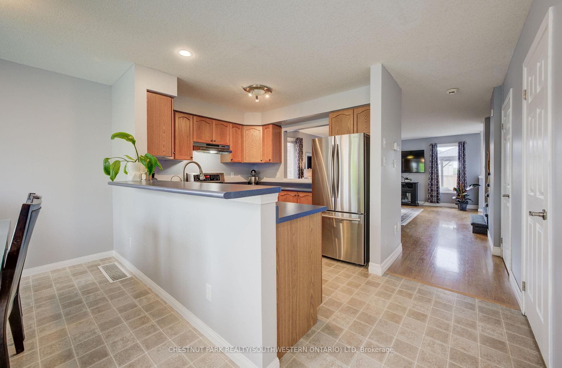 665 Windflower Crescent photo 8